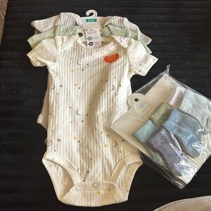 Baby Bodysuit Set with Star and Moon Pattern